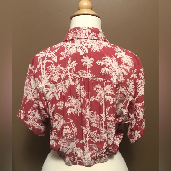 American Eagle XS Pink with White Hawaiian Print Tie Top - Picture 2 of 5